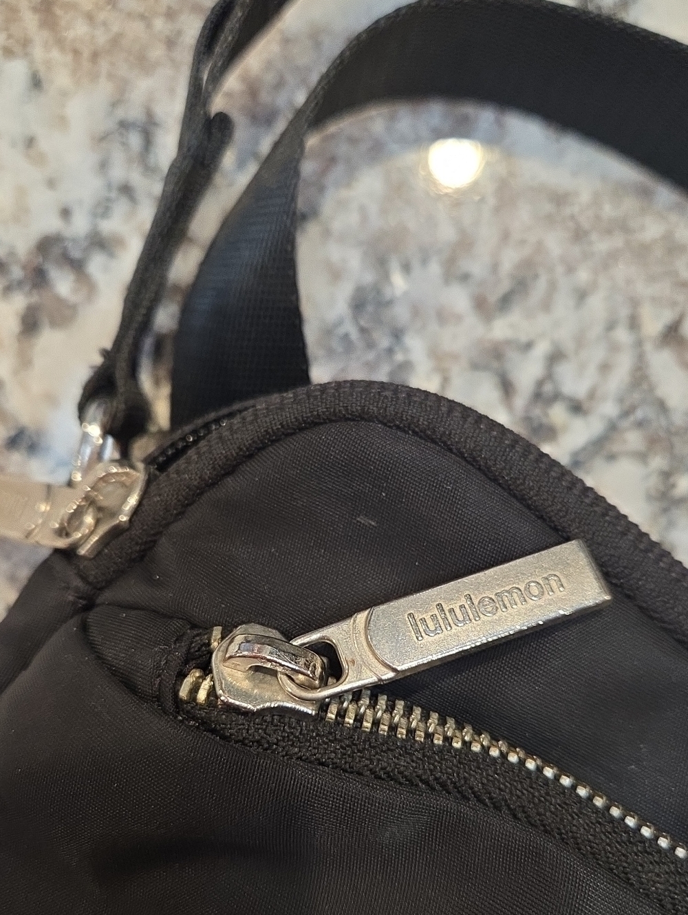 lululemon 2L Black Crossbody Bag - Picture 12 of 13